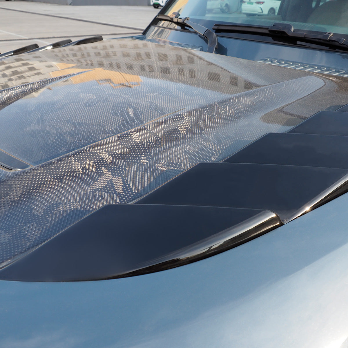 Dual-Fin Bonnet Vent Trim for Defender 90/110/130 ¨C Black or Carbon Fibre