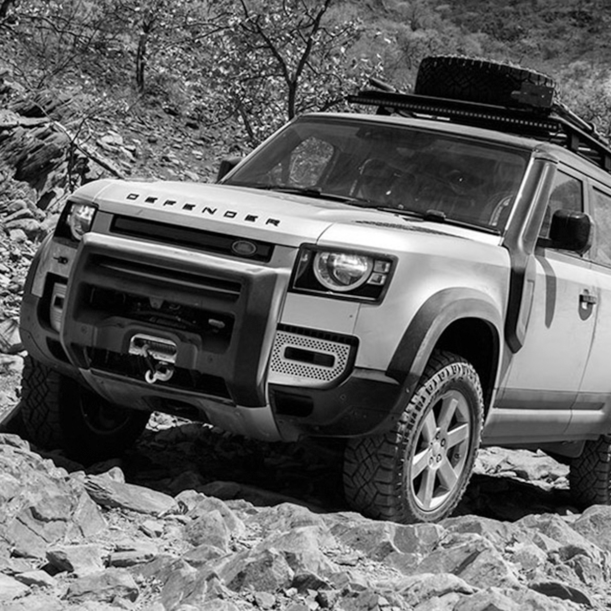 Winch Mount Bracket for Land Rover Defender 90/110/130 - Aluminium, Gloss Black