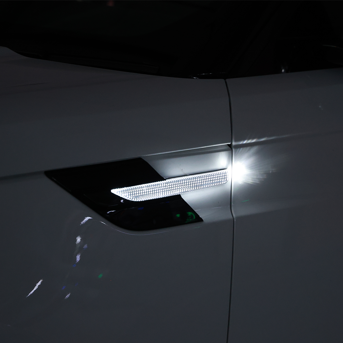 Upgrade your Range Rover Sport L461 with the LED Illuminated Side Vents